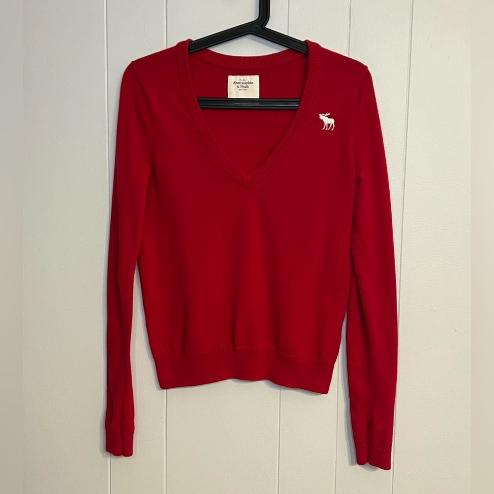 Abercrombie & Fitch red V-neck sweater Size S‎